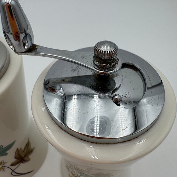 Vintage Salt and Pepper Mill Set Woodbine by Syracuse Carefree Fine China 1960's - Picture 2 of 9